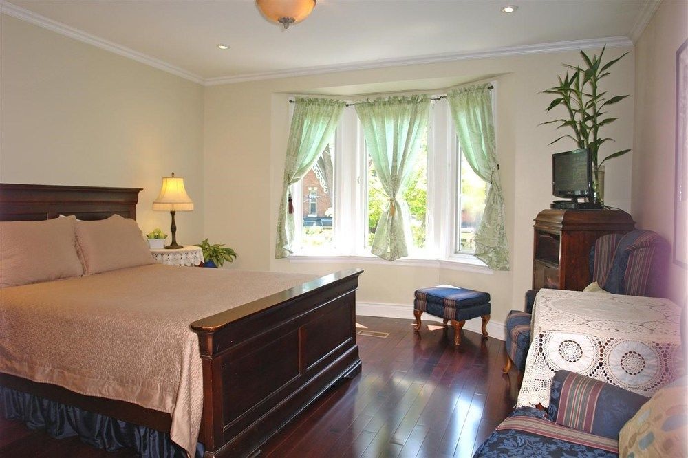 A Seaton Dream Toronto